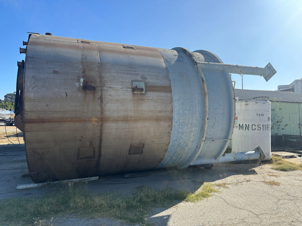 20,000 gallon stainless steel cone bottom tank